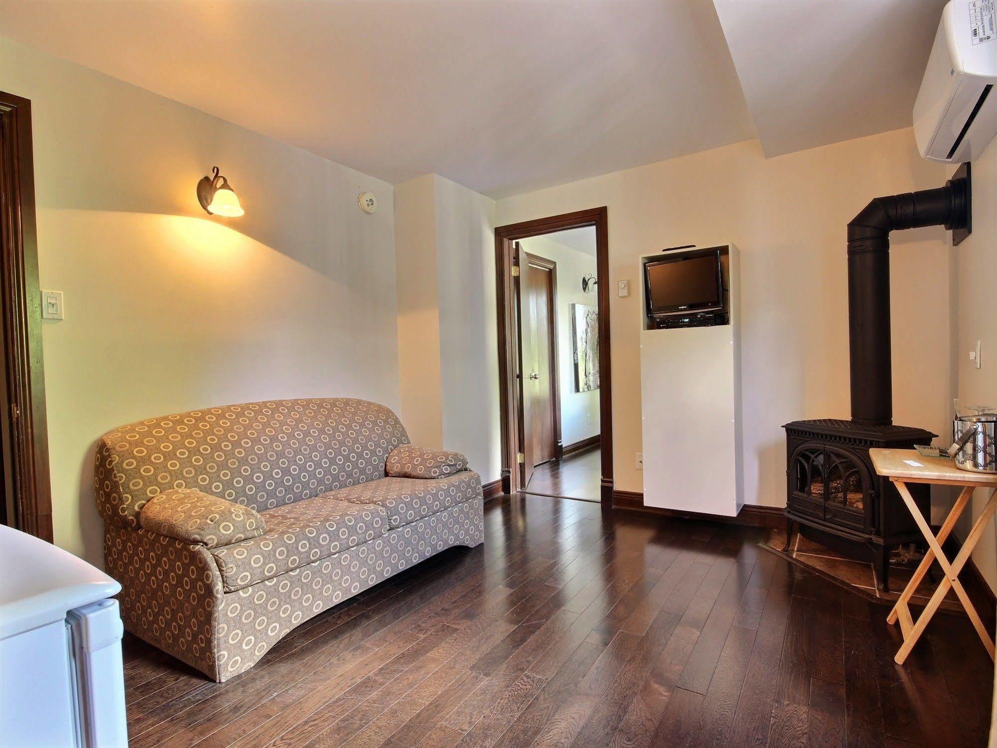 Auberge Nuits De St-Georges Бромон Екстериор снимка