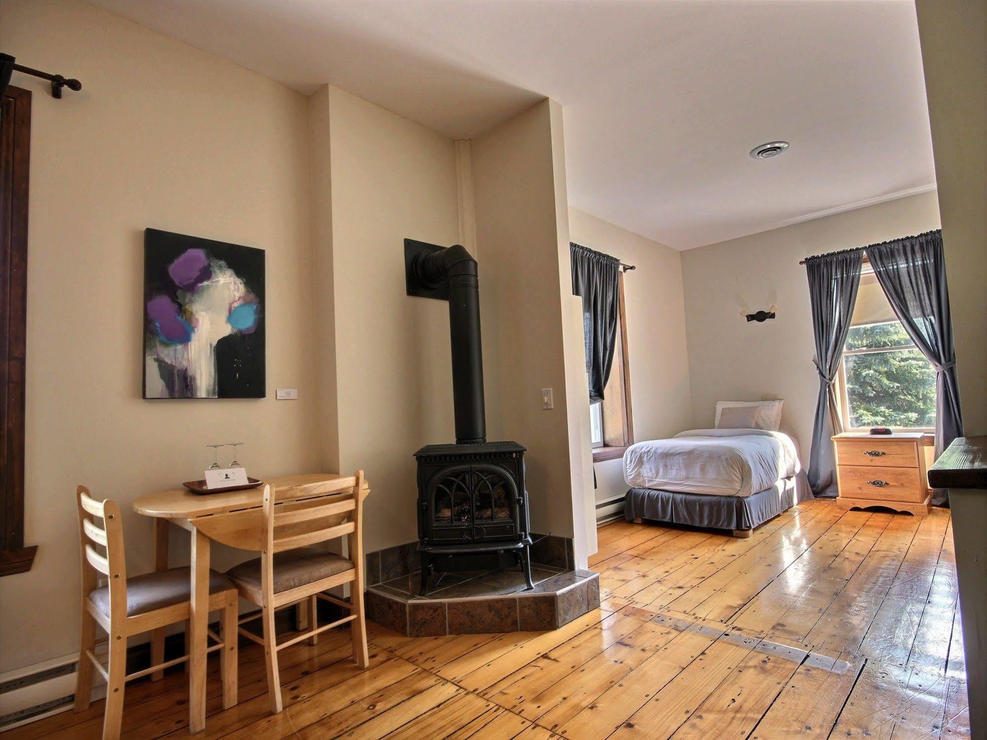 Auberge Nuits De St-Georges Бромон Екстериор снимка